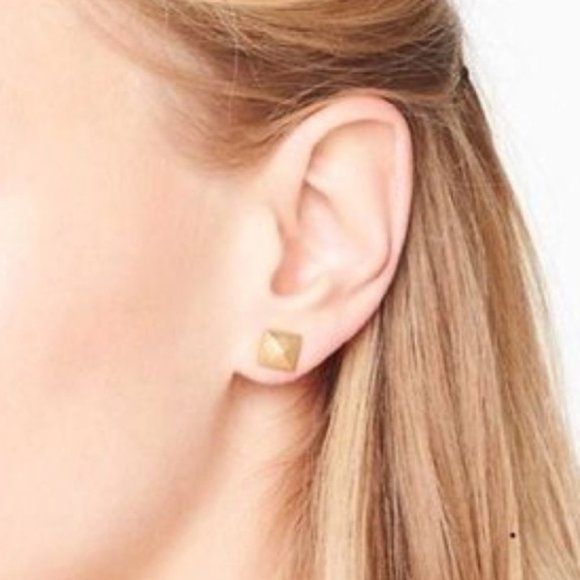 :: Stella & Dot Vintage GOLD Cleopatra Studs - Picture 2 of 5